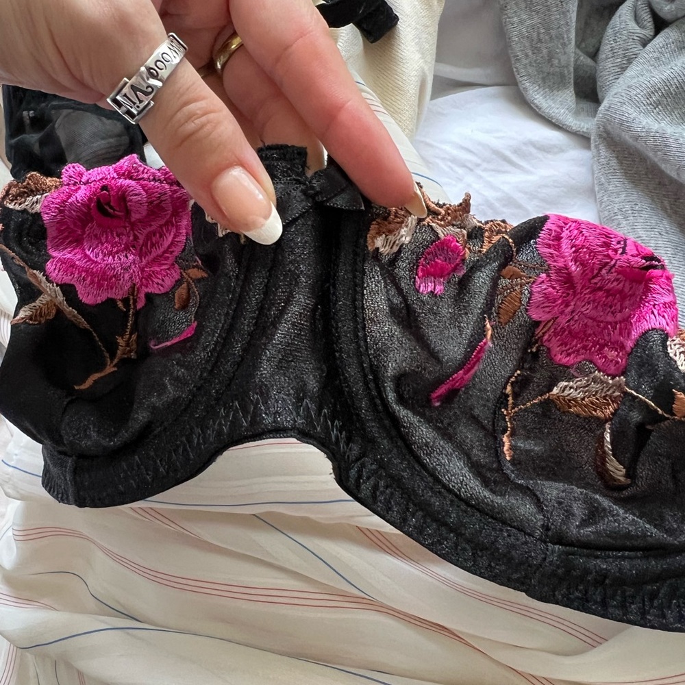 Felina black bra with flowers